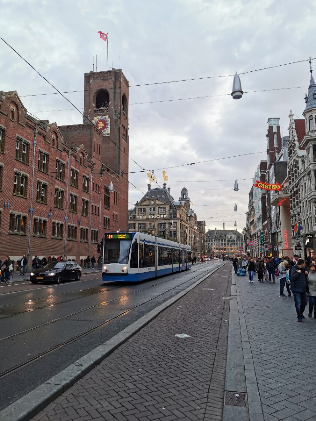 *麻大**味浓的街道，蜂拥的游客—欧洲之旅（五）