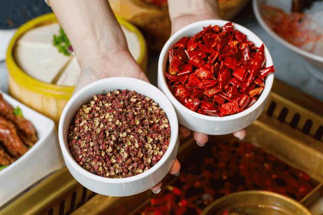 天津新开的奇葩火锅店，毛肚不好吃还能退货！