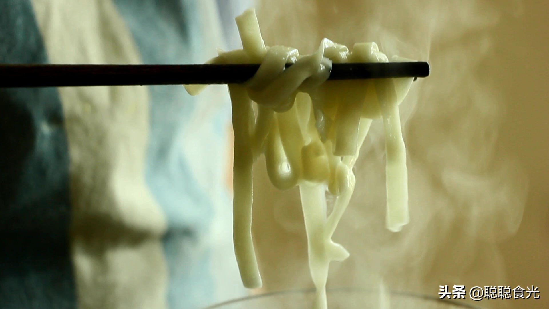 碱面手擀面怎么做劲道不断条,做手擀面放点什么筋道