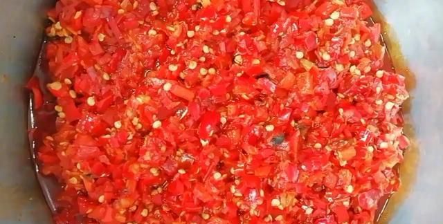 剁椒酱太咸蒸鱼料汁的调法,买回来的剁椒酱太咸了怎么办