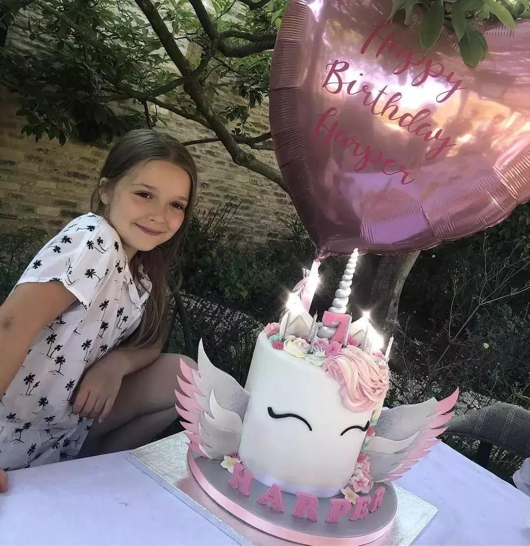 5岁脱单，7岁护肤，这只是星二代们的日常“烧钱”操作？