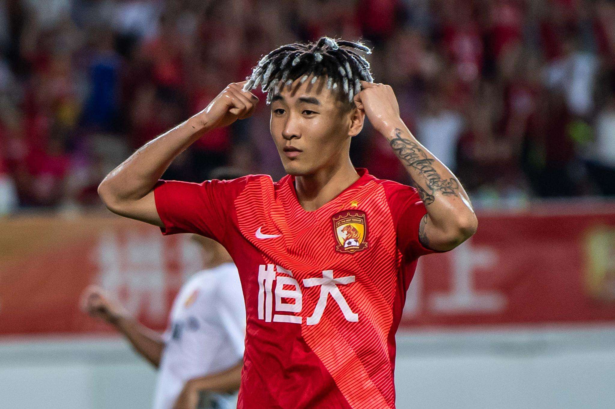 11场造13球扛起恒大！从全民公敌到本土金靴，这样的韦神服不服？