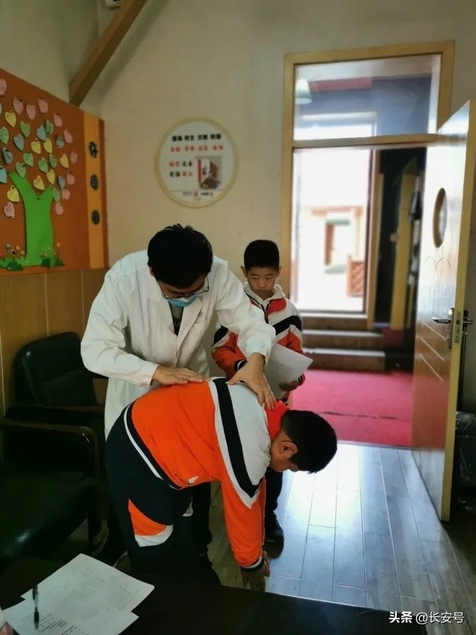 「医疗科普」关注儿童青少年脊柱侧弯