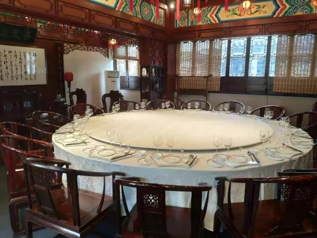 她17岁逃婚出深山，如今在无锡，开了南长街上最大的酒楼