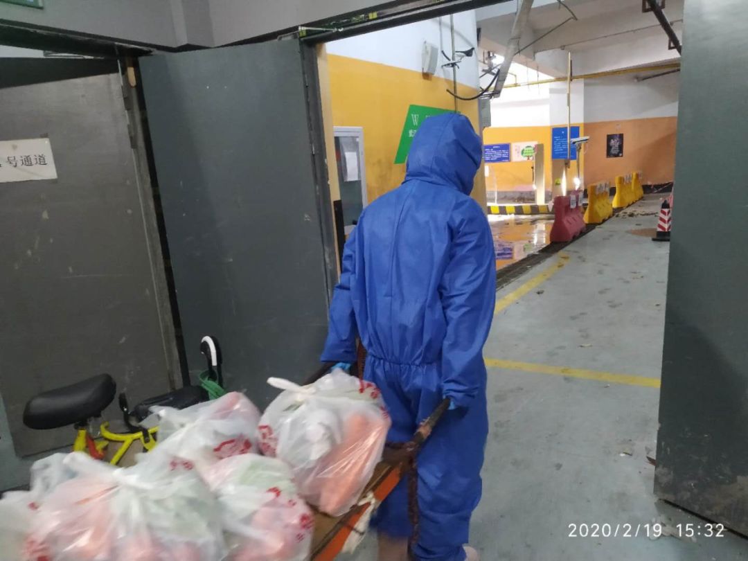 三辆老车,三辆车逆行下高速视频