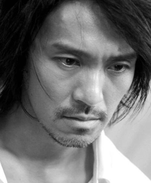 周星驰经典踢球,周星驰自由发挥成经典镜头