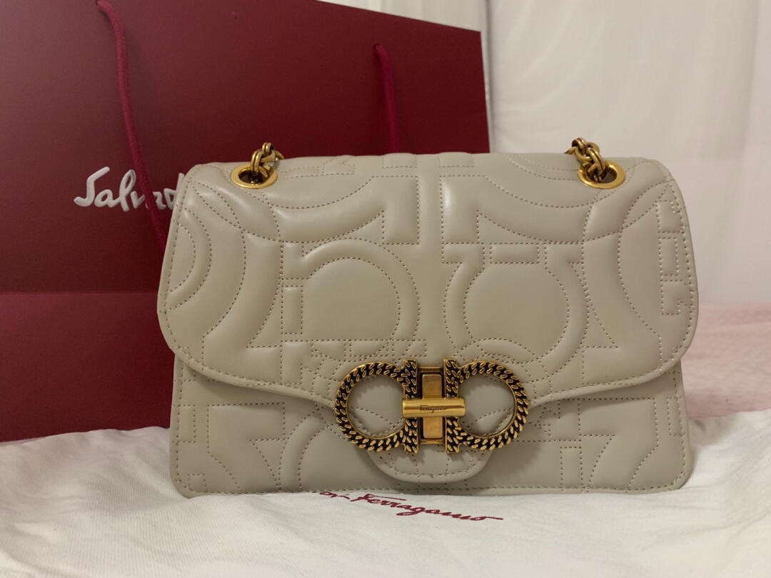 初入职场，挑选人生中第一个大牌包包-Ferragamo分享