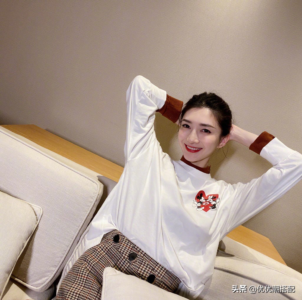 江疏影热巴穿荷叶边衬衫好甜美,杨幂热巴江疏影最新街拍盘点