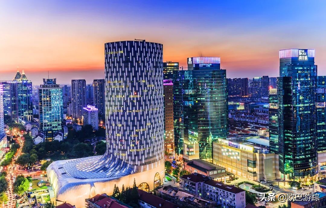 魔都四叶草洲际酒店，享缤纷自助大餐，国庆畅玩快闪啤酒节