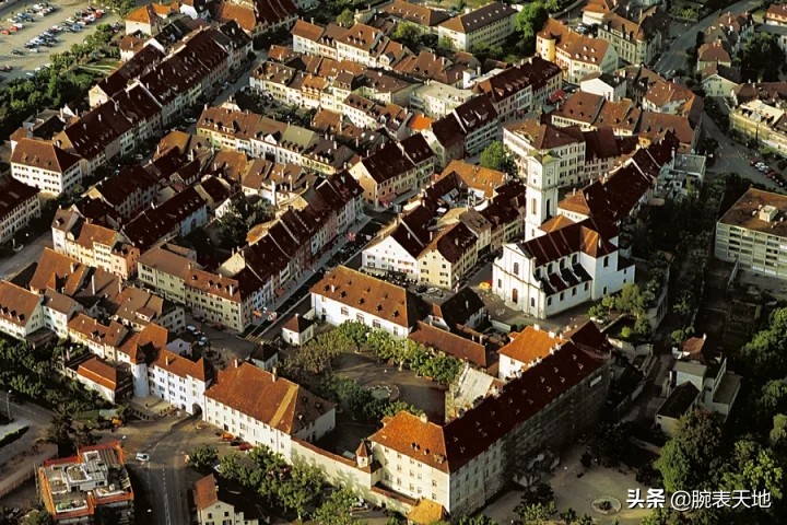 严屹宽瑞士发布会,严屹宽瑞士