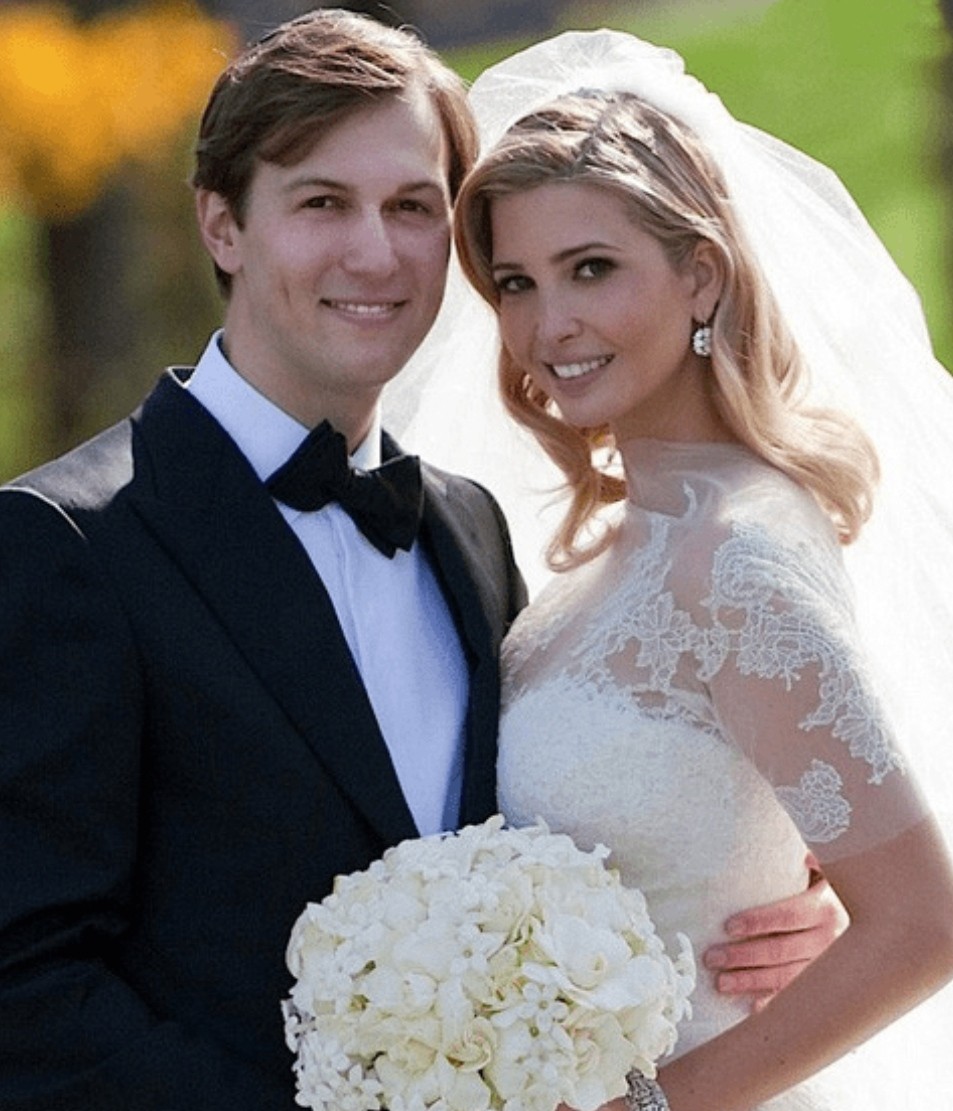 72岁王薇薇庆生照曝光,穿露背裙与男模贴身热舞,火辣身材似27岁