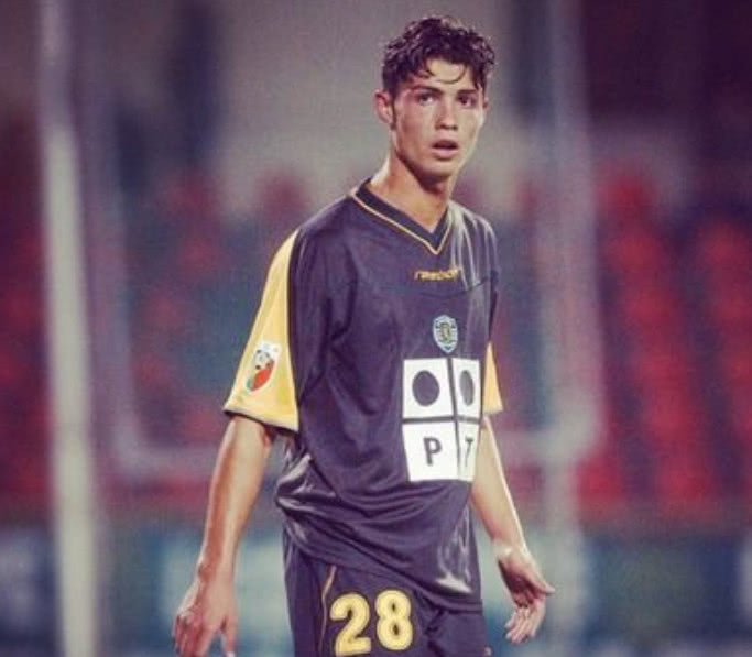 c罗为什么能和梅西相提并论,现在的c罗还能跟梅西比吗