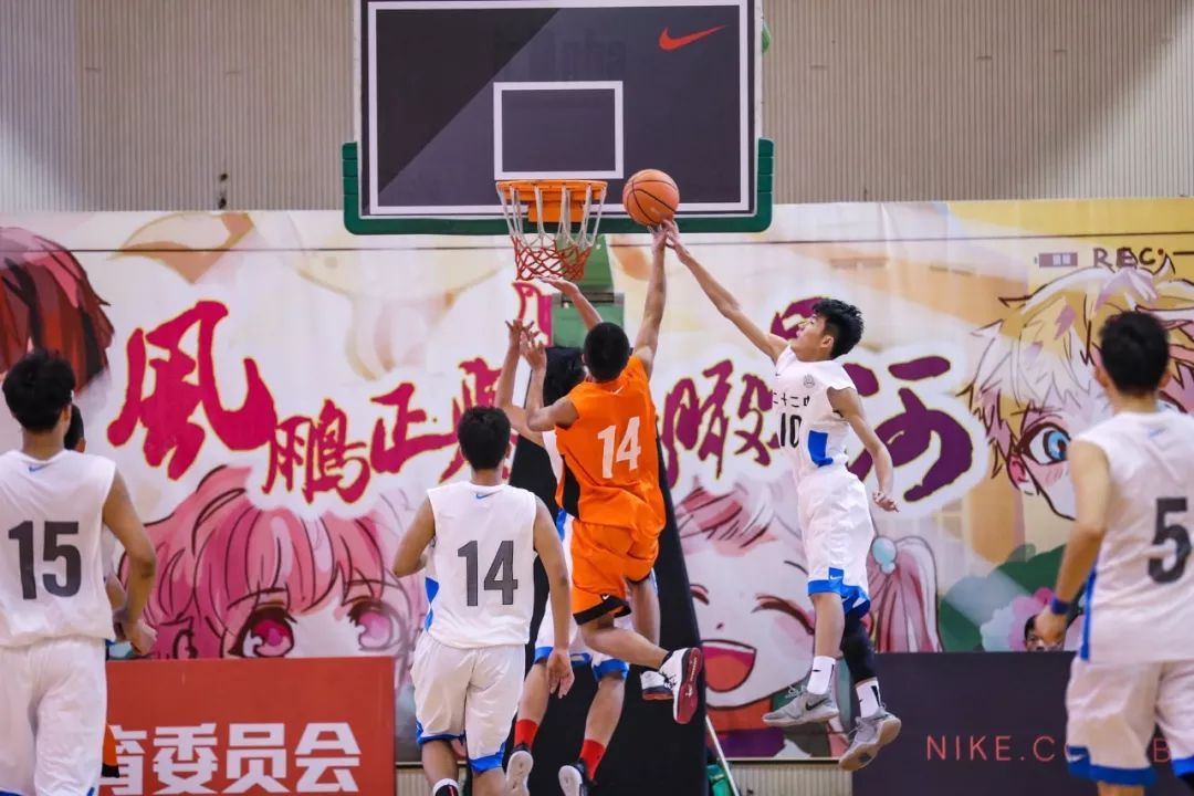 新·十六强齐亮相高中赛场见*力暴**隔扣丨18-19耐克高中联赛