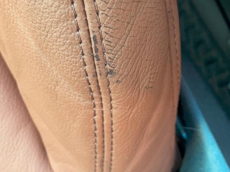 奥迪a6l座椅起褶怎么办,奥迪a6l刚买座椅就褶皱原因