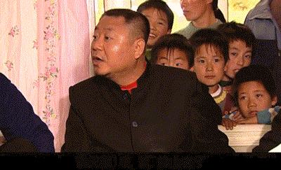 被嘲笑、被看不起的小人物,其实他背负着中国人身上浓浓的人情味