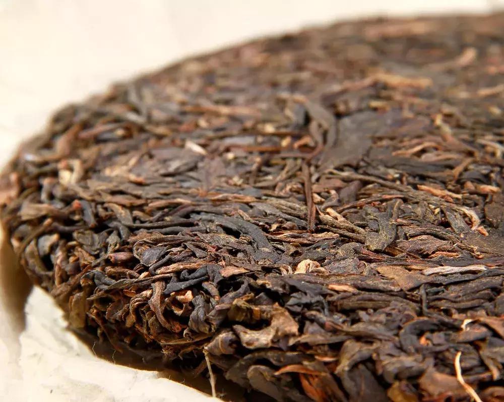 普洱茶饼有虫蛀可以饮吗,普洱茶饼有霉了还能喝吗