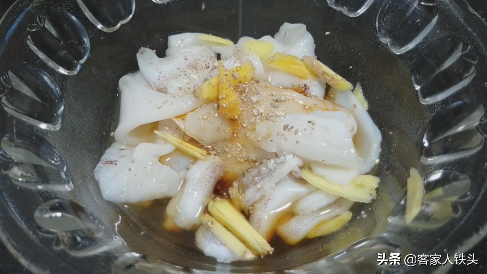 鱿鱼怎么切才好看视频,鱿鱼怎么切才不会卷起来