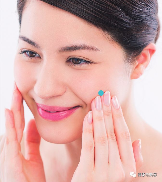 谢娜示范瘦脸操，5秒钟按压操消除法令纹！