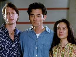 荒诞的《喜宴》，不羁的微微||为了绿卡，她做了同妻