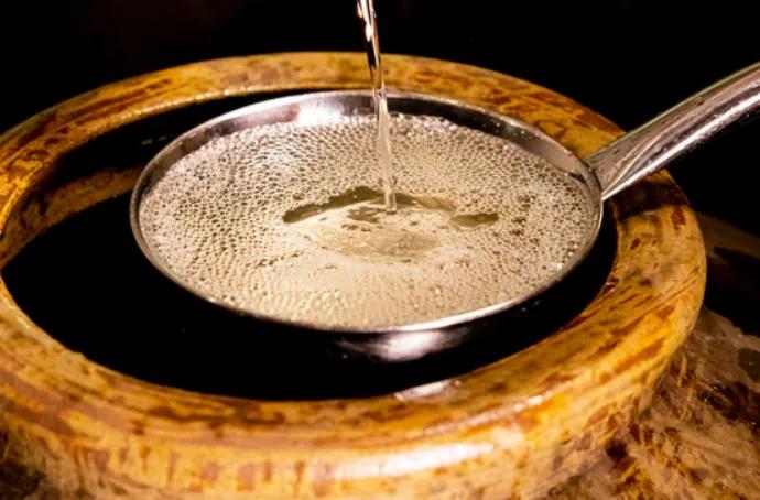 “躲在”街边小卖部的3款白酒，虽然廉价，却都是100%优级纯酿