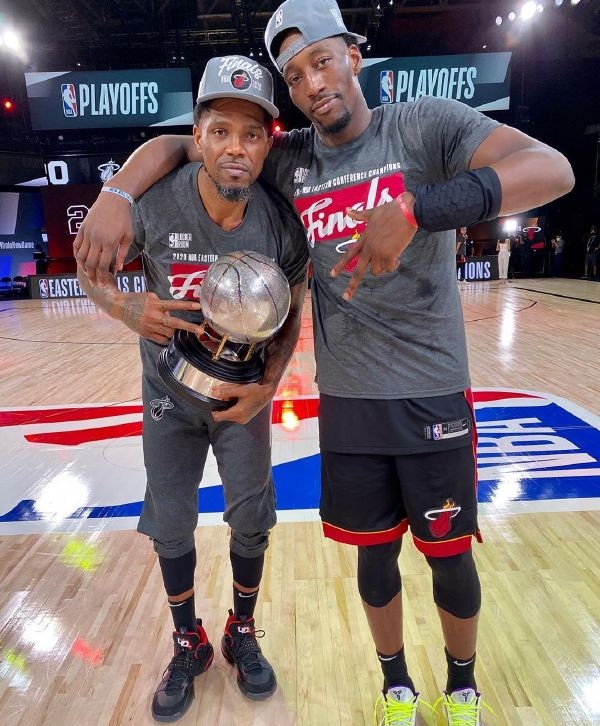 库兹马为什么离谱不看人传球,库兹马为什么不给普尔传球