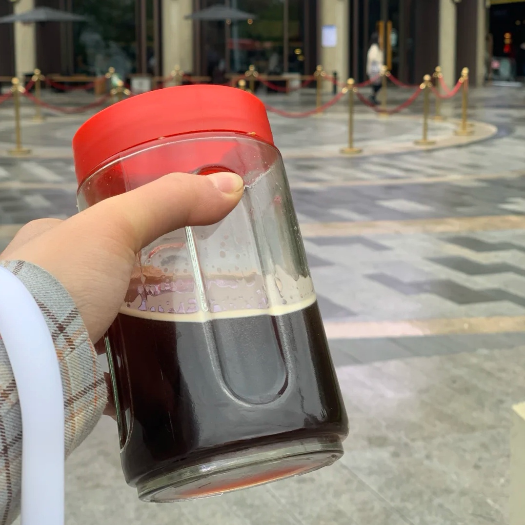 星巴克自带杯子免费喝咖啡，场面犹如开了一场杯子大赏