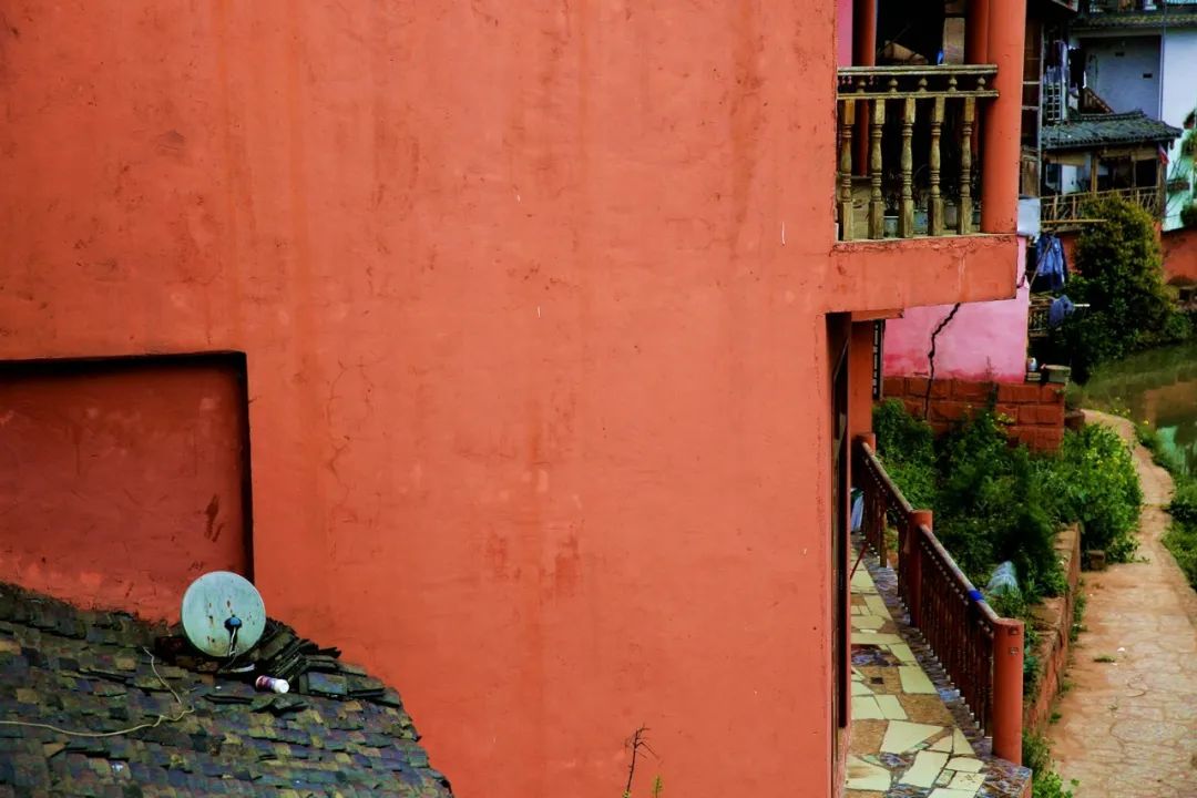 津门网金熙男：彩色小镇