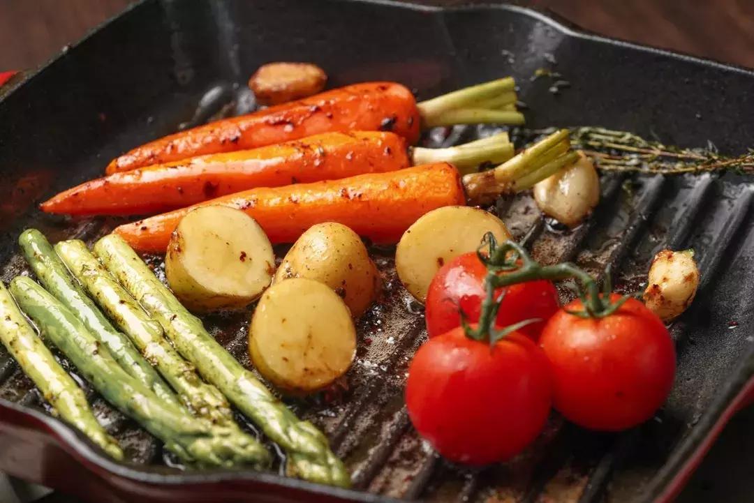 在家做牛排比西餐厅还好吃试试吧,在家也能做出美味的牛排的说说