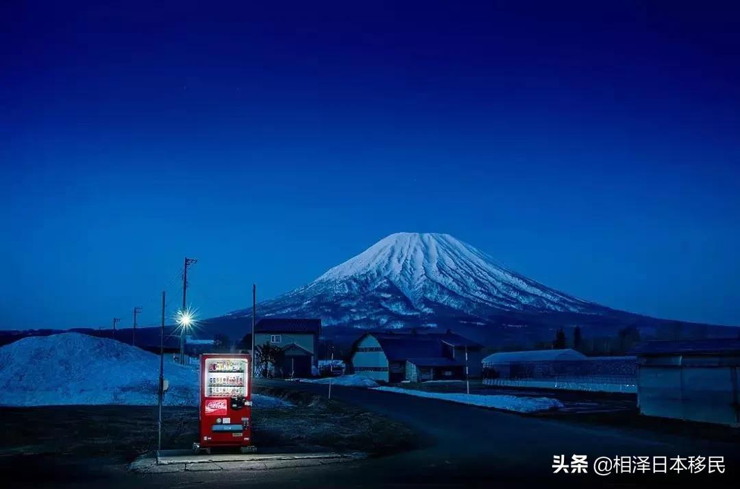 御守、生鲜、餐具、内衣，日本的自动贩卖机真的可以买下全宇宙了