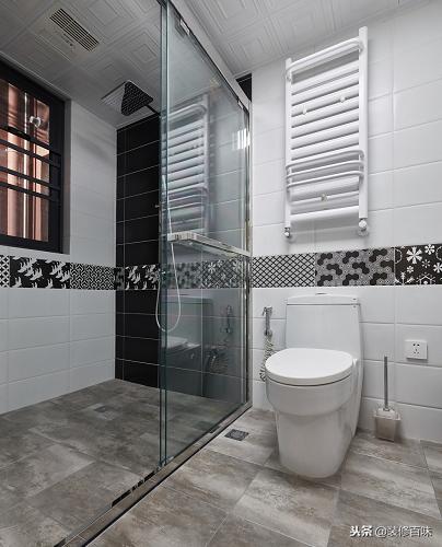 白色的玻璃胶发霉什么原因,家里的玻璃胶发霉怎么办