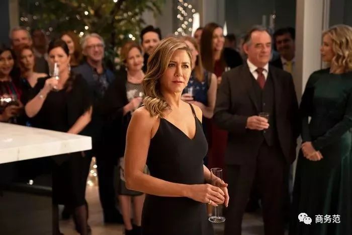 穿MaxMara拎Valextra，真正高级女精英穿衣，还得看这部美剧