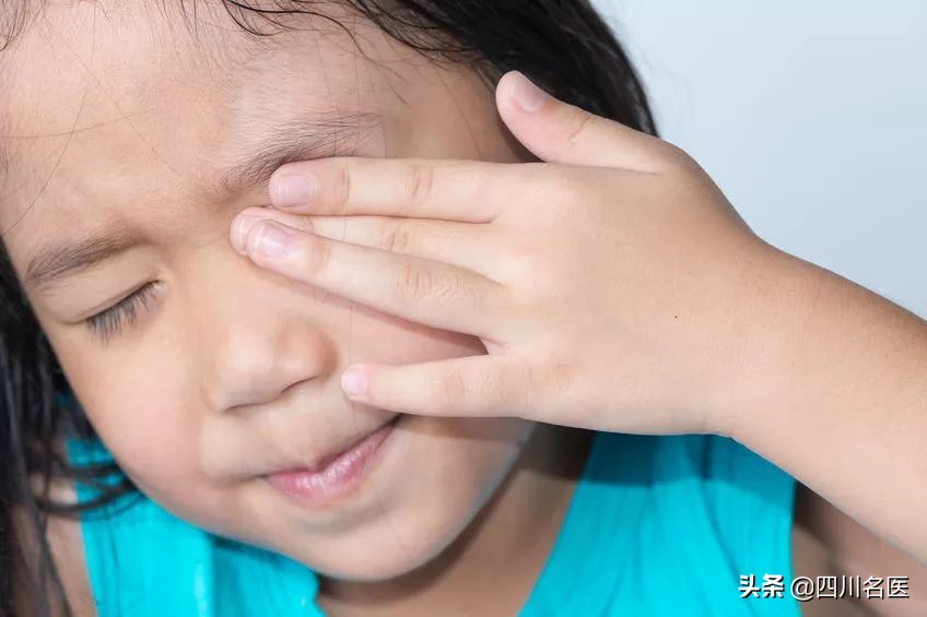 八岁男童眼球瞬间被融化,孩子眼球被融化的东西很常见