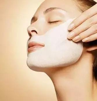 有颈纹和没有颈纹的女人,女人有颈纹怎么办