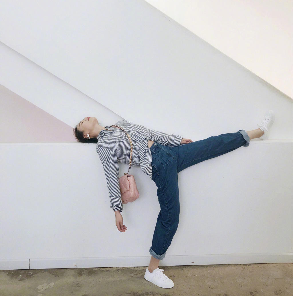 马思纯丸子头白衬衣,马思纯看秀穿搭