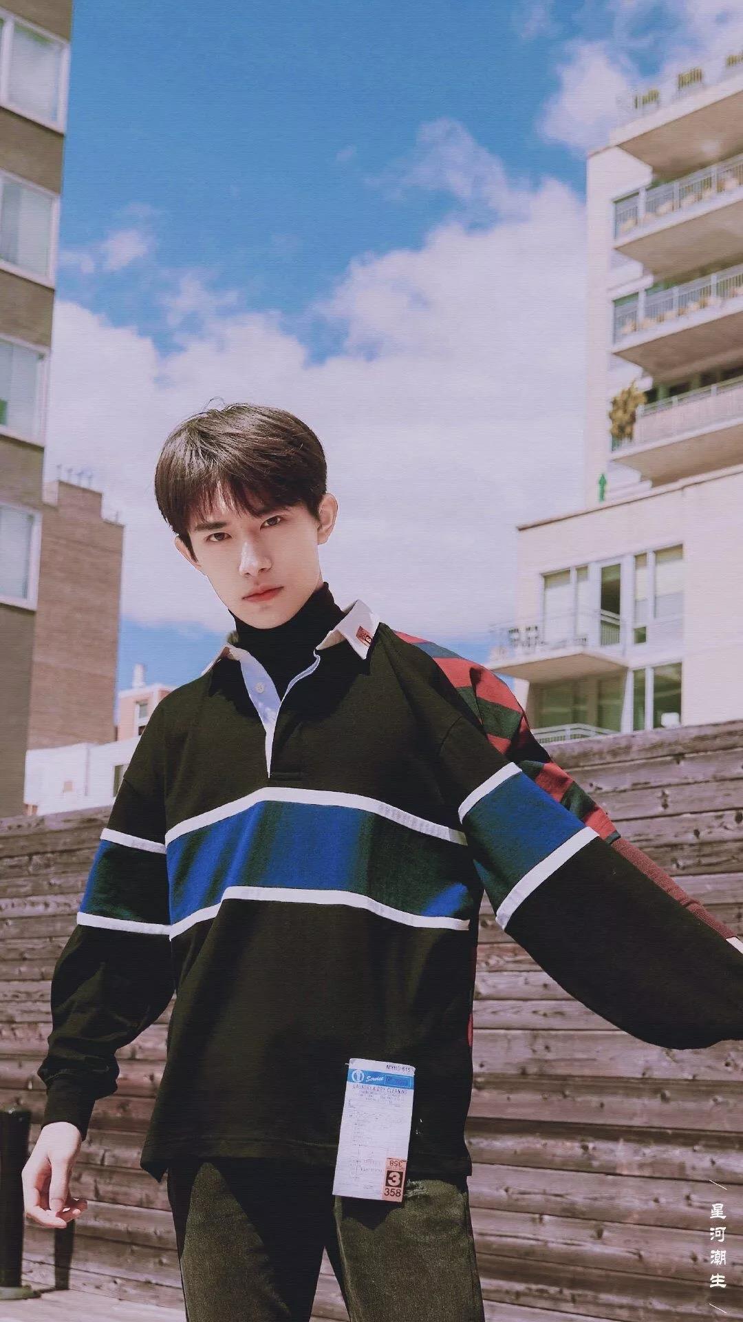 易烊千玺你不是一个人完整版,易烊千玺你变了原版视频