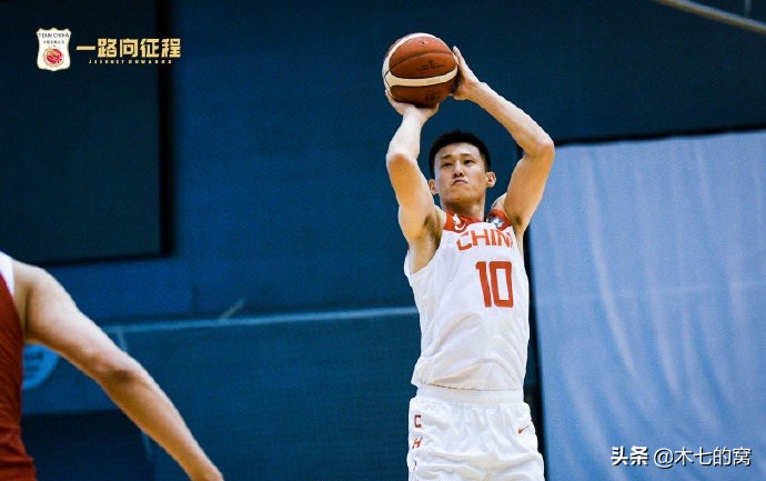 中国队长周鹏全能型,周鹏在深圳男篮打球