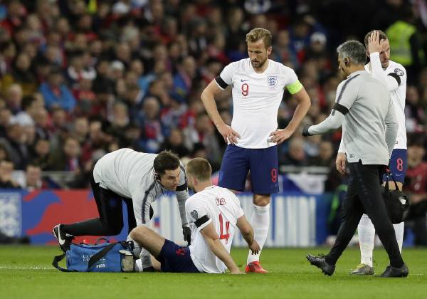 足球常识教学小视频,足球中的常见错误动作及纠正方法