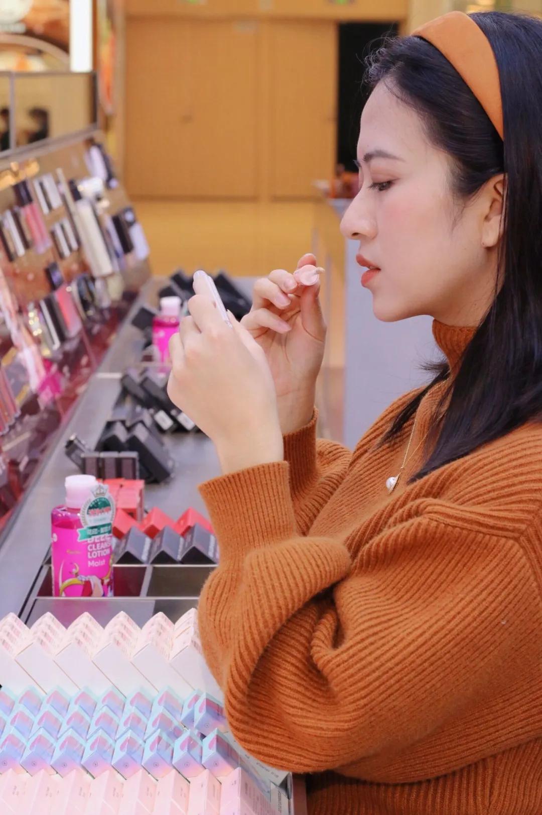 南京彩妆集合店wowcolour,有没有和wowcolour差不多的彩妆店