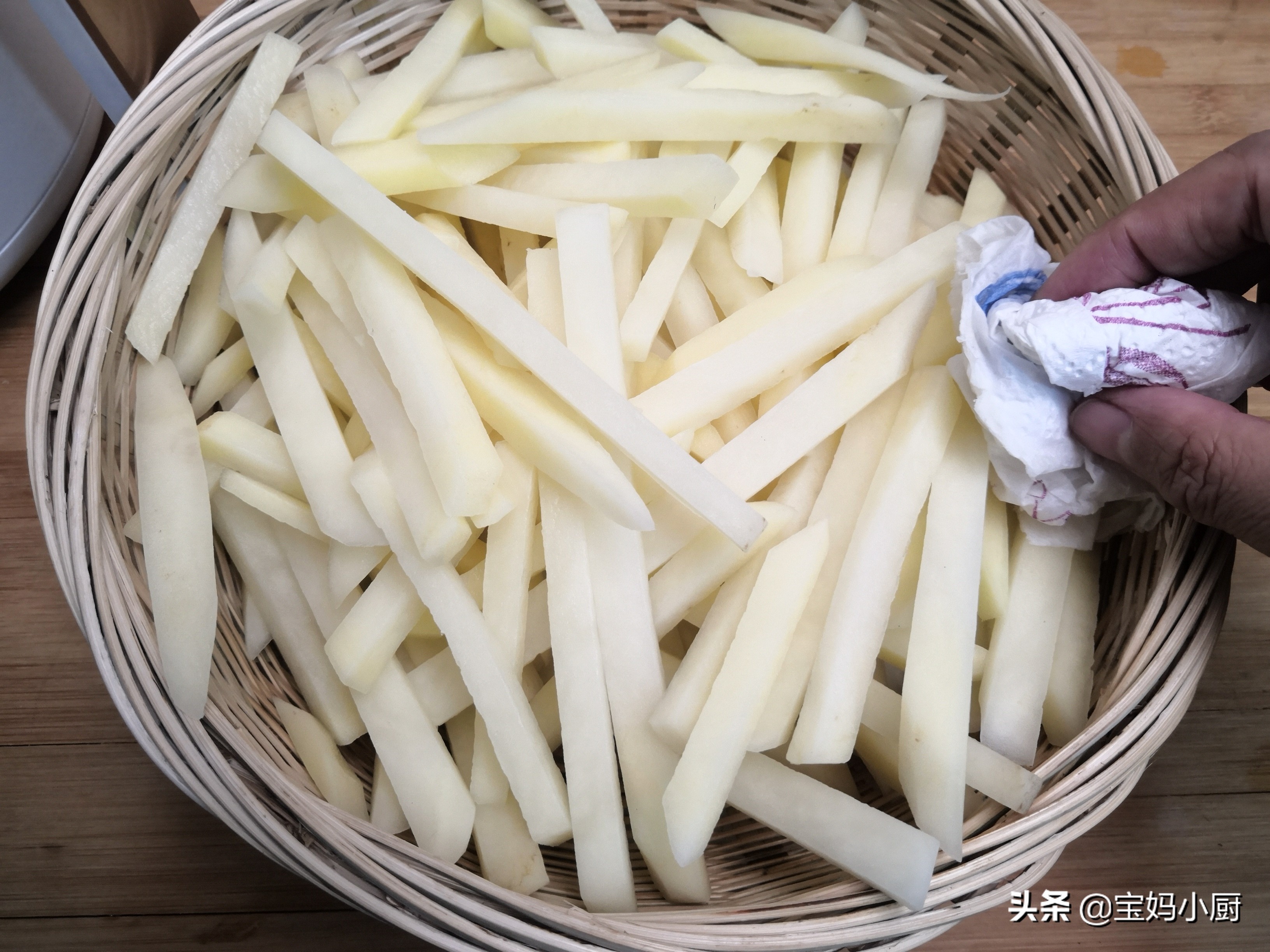 自制炸薯条再也不用到外面去吃啦,解馋小零食空气炸锅炸薯条