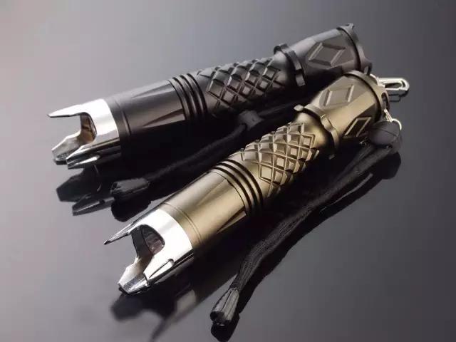 女子凌晨电梯间被挟持遭劫杀,女子深夜下班被保安劫持