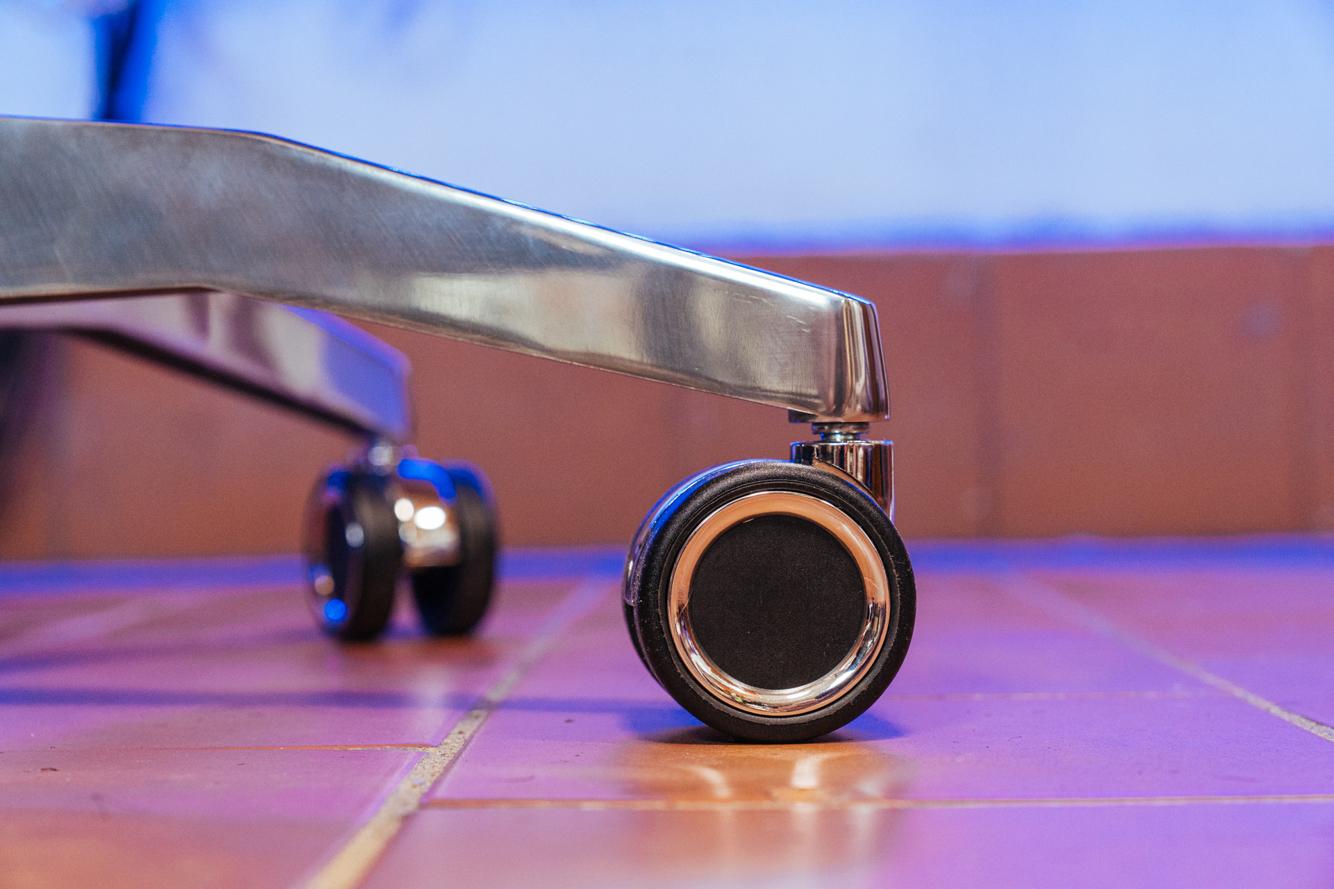 人体工学椅怎么选？不选贵的，只选对的：达宝利摩登Modern评测