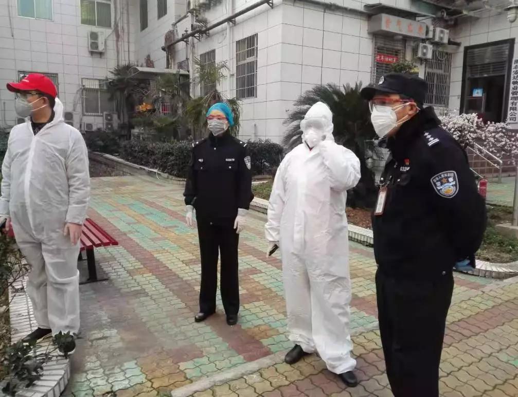 小区封闭了，买药怎么办？武昌民警做“代购”，网格员帮联络