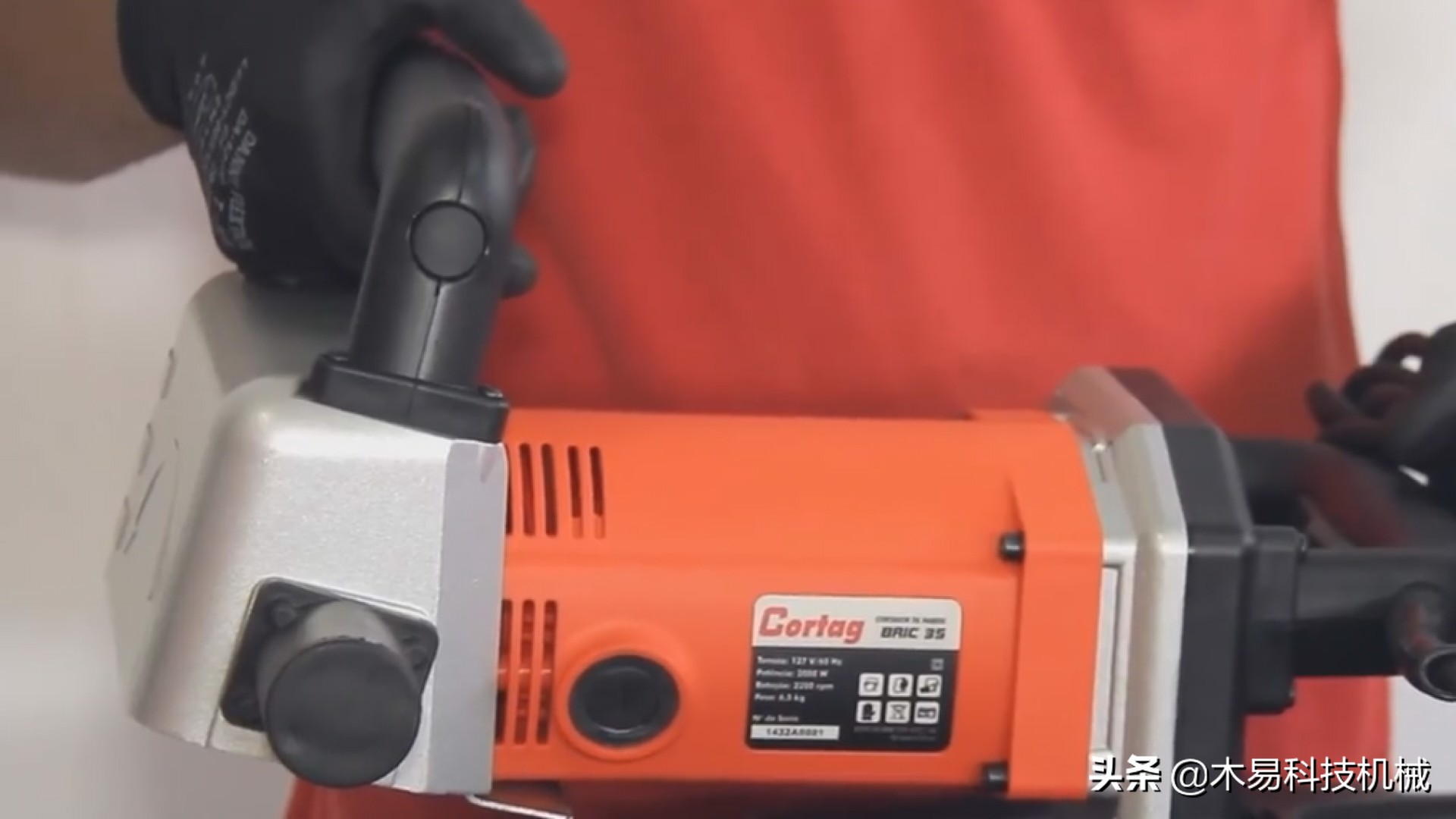 新式墙槽开槽机,人工智能全自动墙壁开槽机