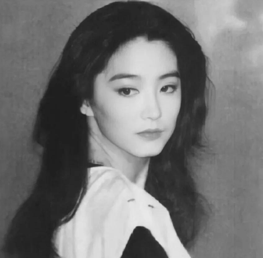 如何垫下巴看起来又翘又尖,怎么垫下巴改善下巴短平