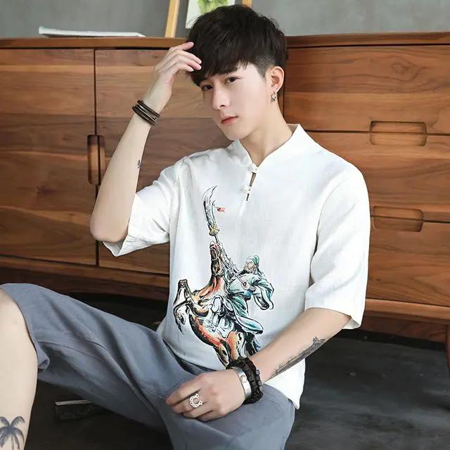 哇塞！43岁舅舅这样穿T恤，帅的让人心动，整条街回头率都归他