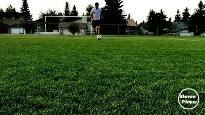 简单又实用的过人技巧足球,足球过人技巧空中摆动腿