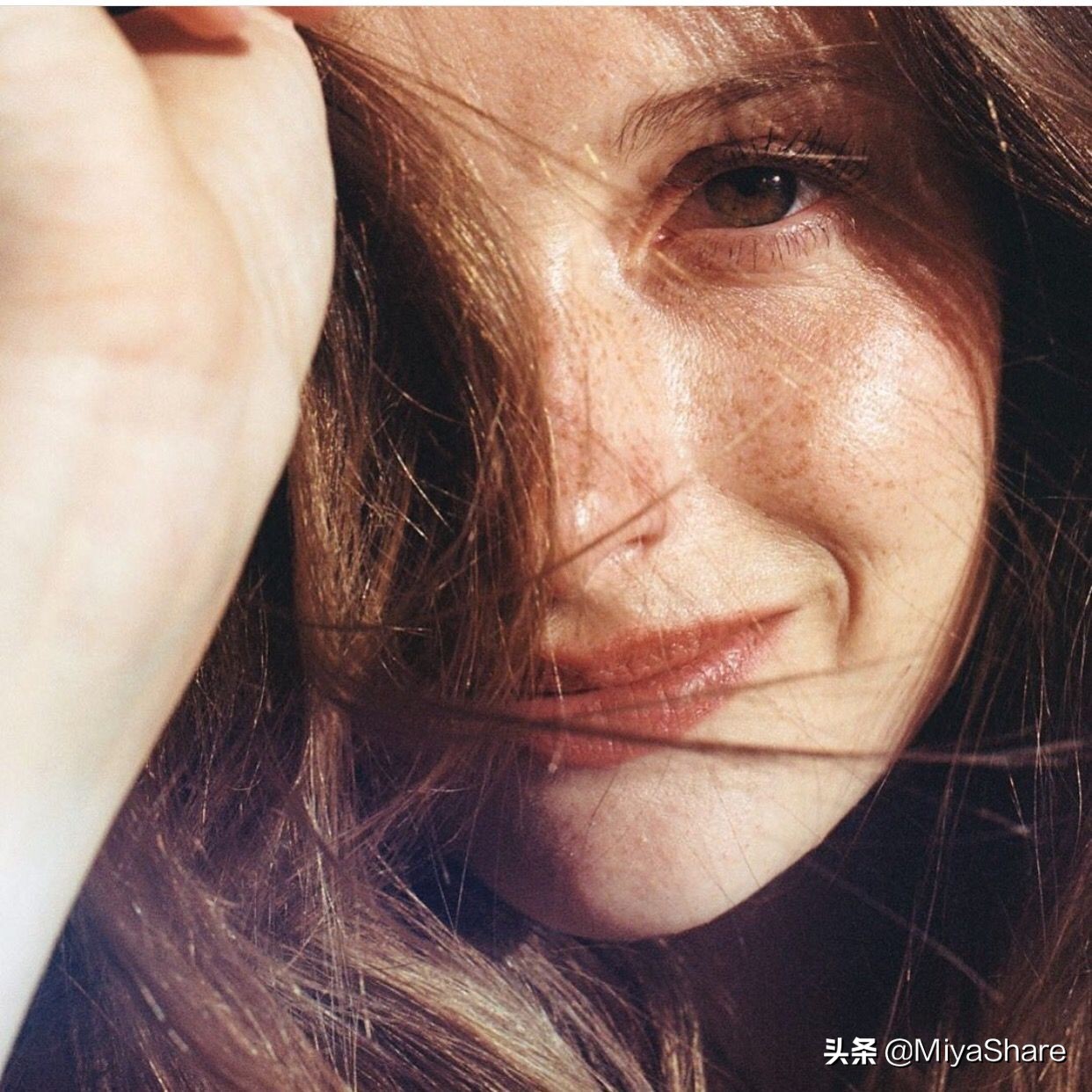 雅顿橘灿精华测评,雅顿橘灿精华和大红瓶面霜