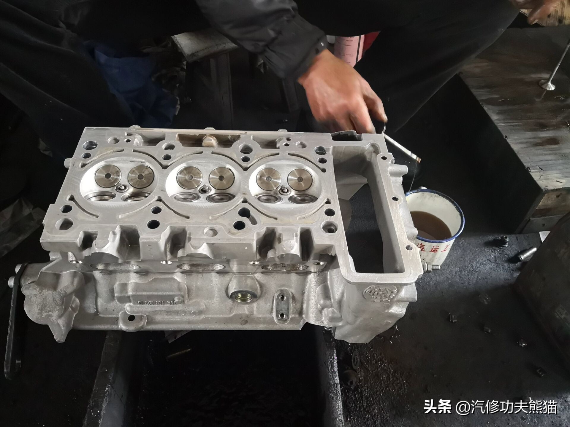 16款奥迪a6l2.5自吸发动机漏油,奥迪a6l2.4免拆烧机油处理靠谱吗