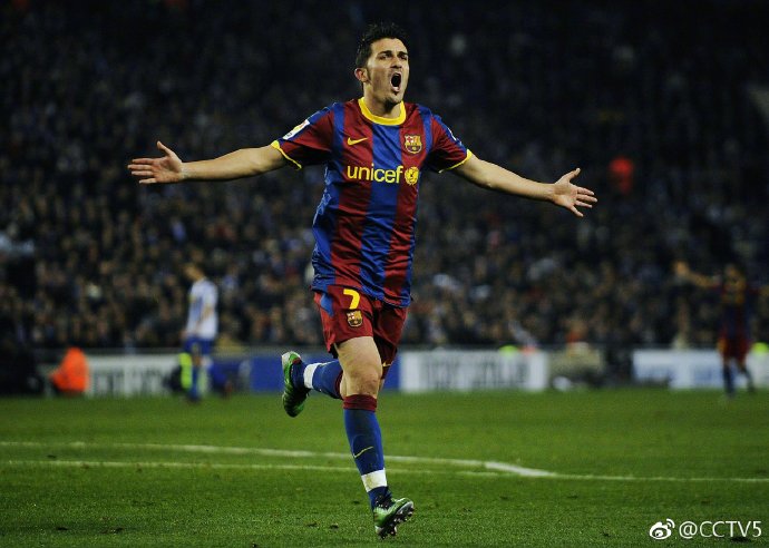 晨看*疆新**｜乌市这场雪达到暴雪级别，*疆新**铁路27趟列车停轮或停运