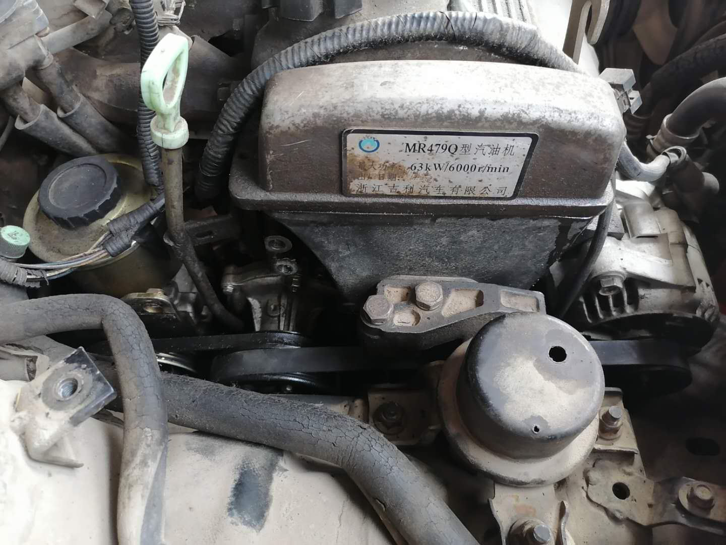 发动机漏油损伤皮带,发动机皮带断裂堵塞油底壳